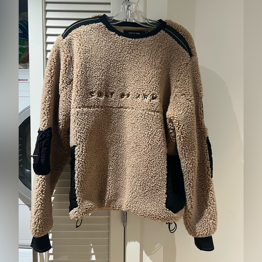 COAT OF ARMS Tan and Black Sherpa Pullover